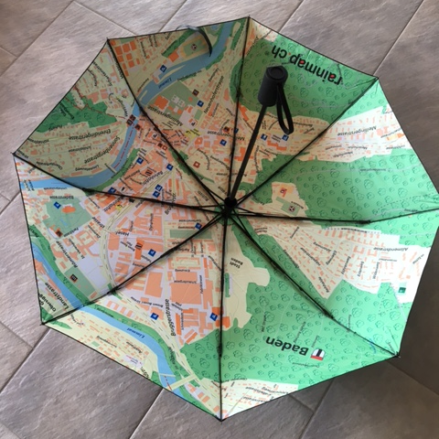 Regenschirm mit Karten von Baden